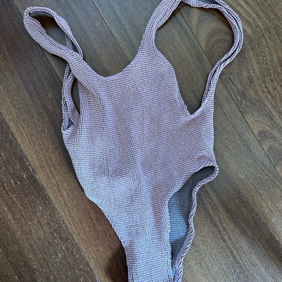 Bond-eye Maxam One Piece - Picture 3 of 3